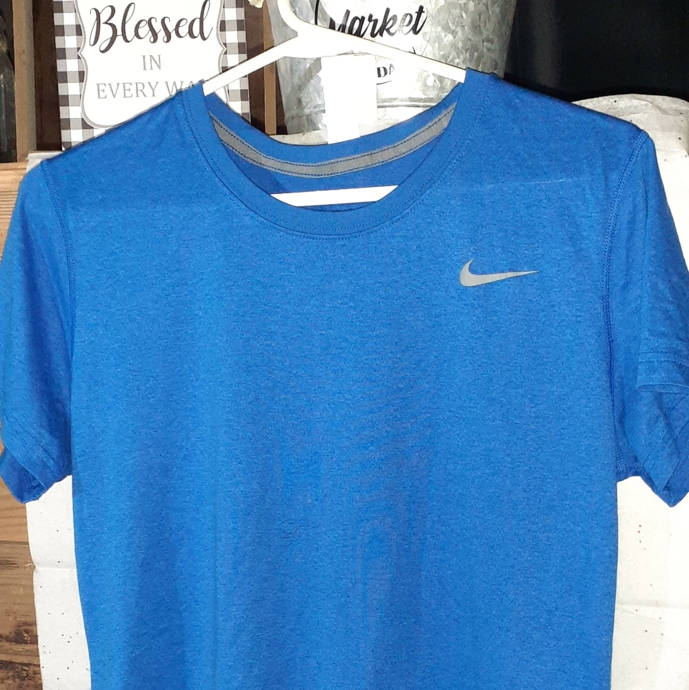 Nike drive fit T shirt